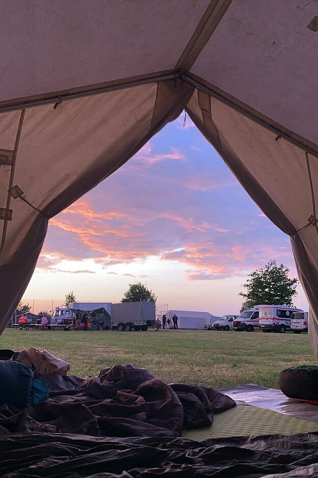 Sonne geht unter im Pfingstzeltlager